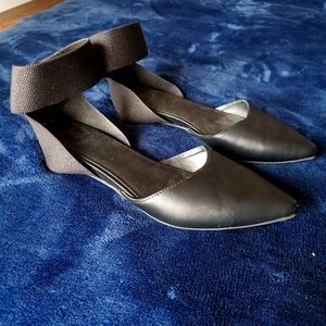 Vera Wang ankle strap flats